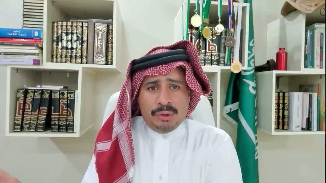 بالفيديو : إعلامي سعودي سفير الإمارات في تل أبيب غبي